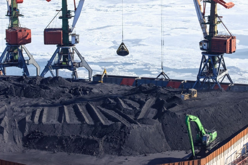 „Le Figaro”: Europa i inne części świata w czasie kryzysu energetycznego przerzucają się na węgiel - GospodarkaMorska.pl