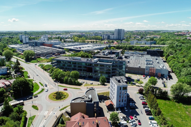 Coraz więcej firm korzystających ze wsparcia  Polskiej Strefy Inwestycji - GospodarkaMorska.pl