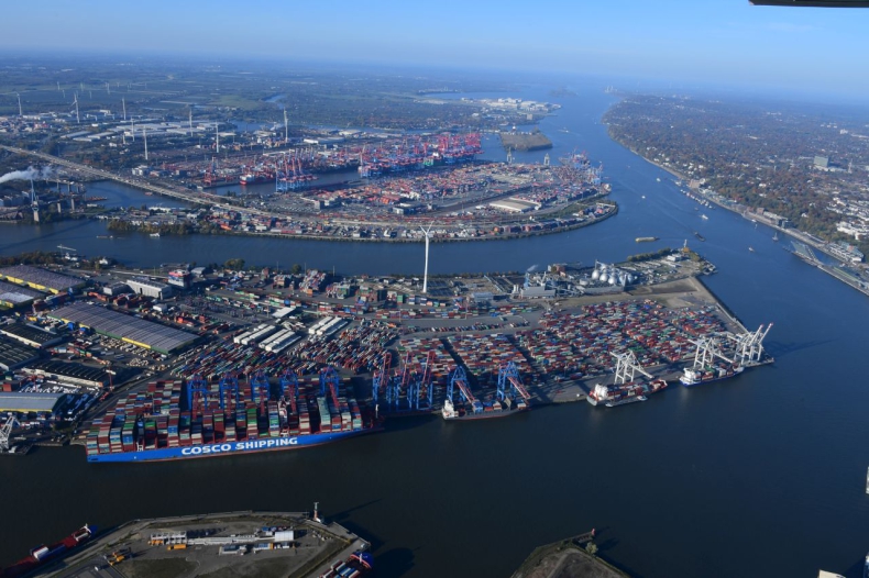 Port w Hamburgu zwiększa udział w rynku przeładunku kontenerów - GospodarkaMorska.pl