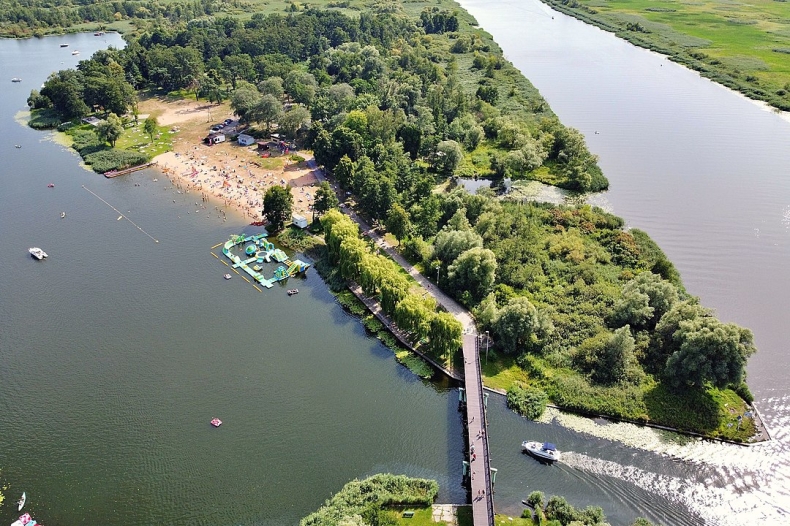 Zachodniopomorskie. Uruchomiono dwa aeratory do natleniania wody w Odrze - GospodarkaMorska.pl