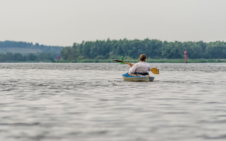 Zakaz kontaktu z wodami Odry przedłużony - wyłączony Zalew Szczeciński i Roztoka Odrzańska - GospodarkaMorska.pl