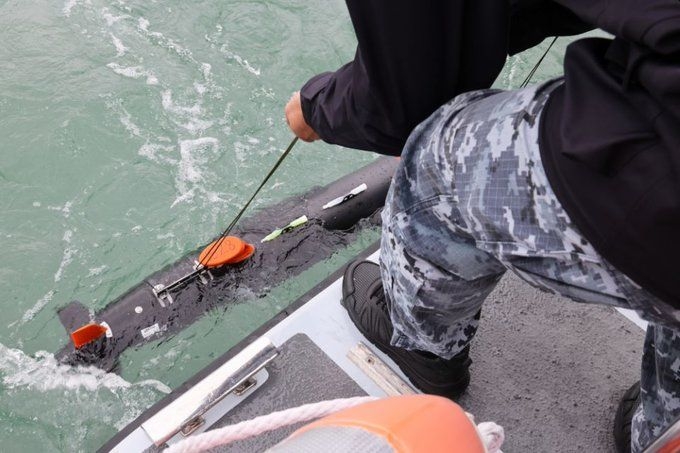 Ukraińscy marynarze uczą się obsługi podwodnych dronów do rozminowywania - GospodarkaMorska.pl