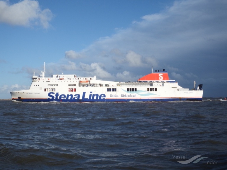 Szwecja. Prom Stena Scandica, na którym wybuchł pożar, dopłynął do portu - GospodarkaMorska.pl