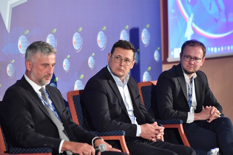 Karpacz 2022. Prezes Portu Gdańsk: Infrastruktura portowa potrzebuje rezerwy mocy, żeby łańcuch logistyczny działał sprawnie [WIDEO] - GospodarkaMorska.pl