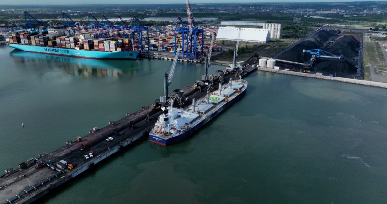 Tylko w sierpniu do Gdańska przypłynęło ponad 1 mln ton węgla - GospodarkaMorska.pl