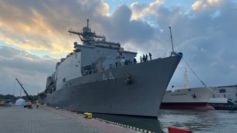 Amerykański desantowiec w Porcie Gdańsk. Jutro jeszcze większy w Porcie Gdynia [GALERIA] - GospodarkaMorska.pl