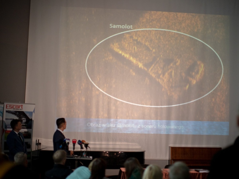 W Zalewie Szczecińskim odkryto wrak samolotu [WIDEO] - GospodarkaMorska.pl