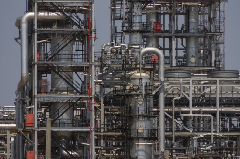 Niemiecki rząd chce przejąc rafinerię od Rosnieftu i przestawić ją na wodór - GospodarkaMorska.pl