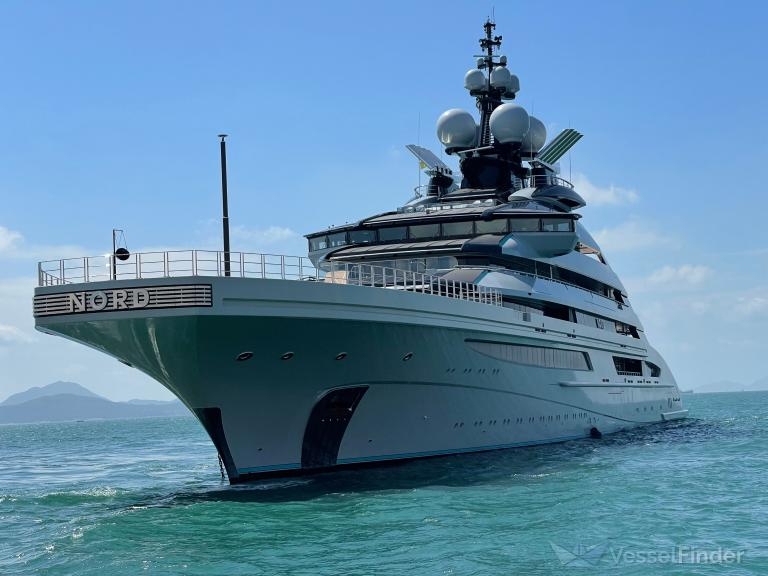 Władze Hongkongu odmawiają egzekwowania sankcji UE i USA wobec jachtu oligarchy związanego z Putinem - GospodarkaMorska.pl