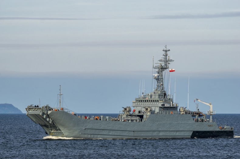 Błaszczak: misja Akademii Marynarki Wojennej jest niezwykle istotna dla bezpieczeństwa RP - GospodarkaMorska.pl