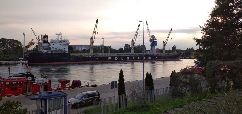 Dźwigi masowca Irma uszkodzone po uderzeniu w suwnicę [WIDEO] - GospodarkaMorska.pl