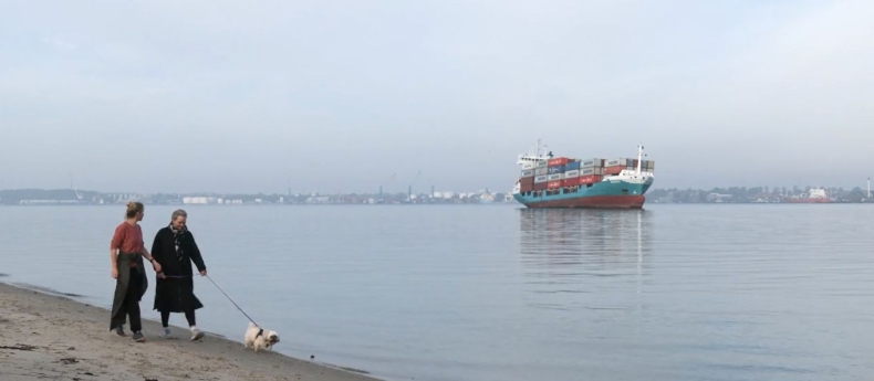 Kapitan na bani, kontenerowiec na mieliźnie - GospodarkaMorska.pl