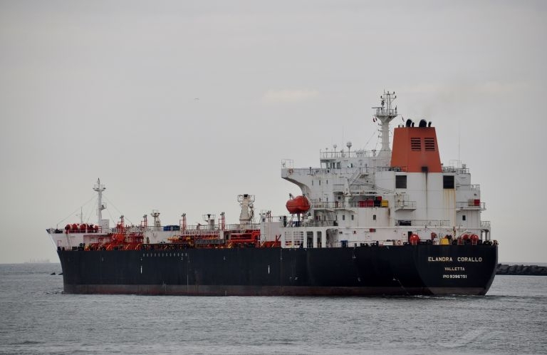 Dźgnął nożem i skoczył za burtę - GospodarkaMorska.pl