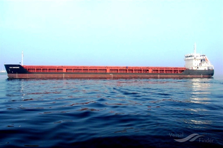 Inżynier zajął się płomieniami i wyskoczył za burtę - GospodarkaMorska.pl