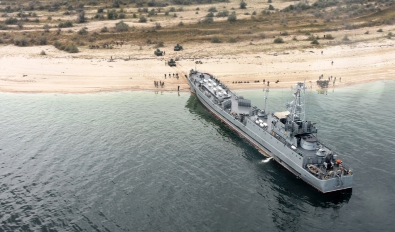 Ukraiński okręt desantowy polskiej produkcji wciąż walczy - GospodarkaMorska.pl