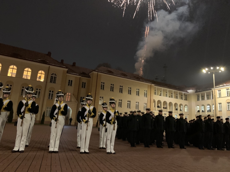 Podchorążowie przejmują Akademię - GospodarkaMorska.pl