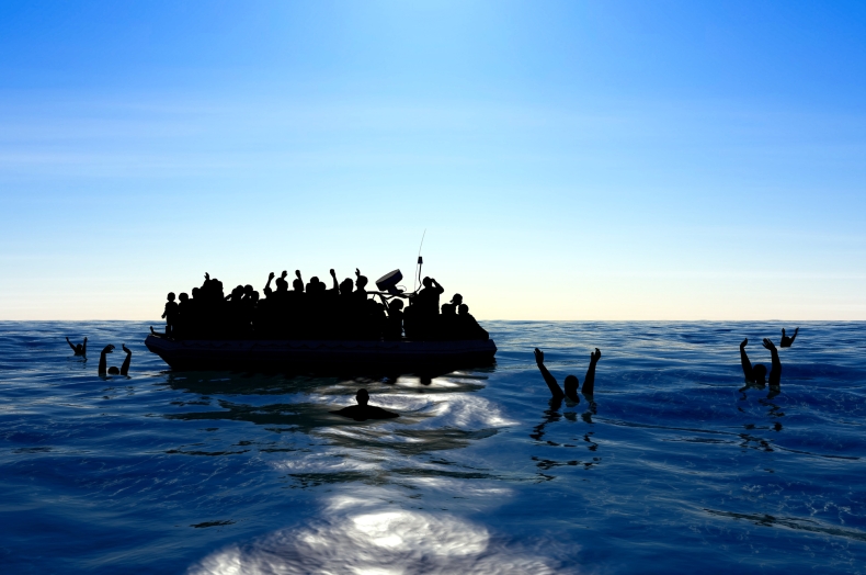 Francja wyczarteruje dwa statki, by ratować migrantów na kanale La Manche - GospodarkaMorska.pl