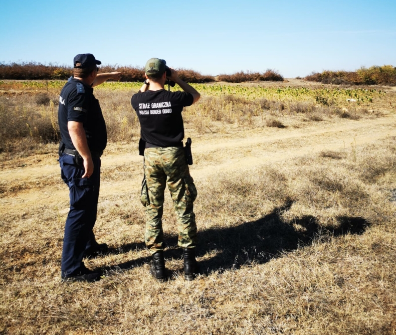 Funkcjonariusze MOSG zatrzymali 150 nielegalnych migrantów w trakcie misji w Macedonii - GospodarkaMorska.pl