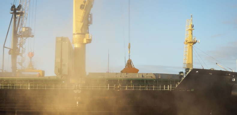 Turbulencje rynków handlu morskiego. Analiza rynku frachtowego, czarterowego i kontraktowego (tydzień 44-47/2022) - GospodarkaMorska.pl