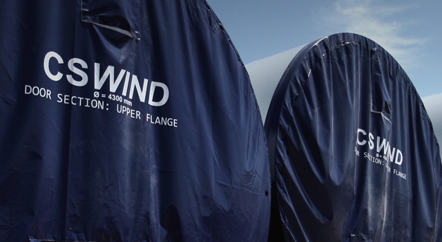 Wieże turbin wiatrowych dla największej na świecie MFW docierają do Rotterdamu - GospodarkaMorska.pl