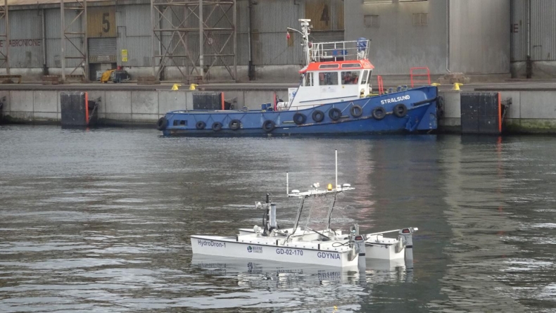 Port Gdynia wykorzystuje polski, innowacyjny HydroDron do badań akwenów - GospodarkaMorska.pl