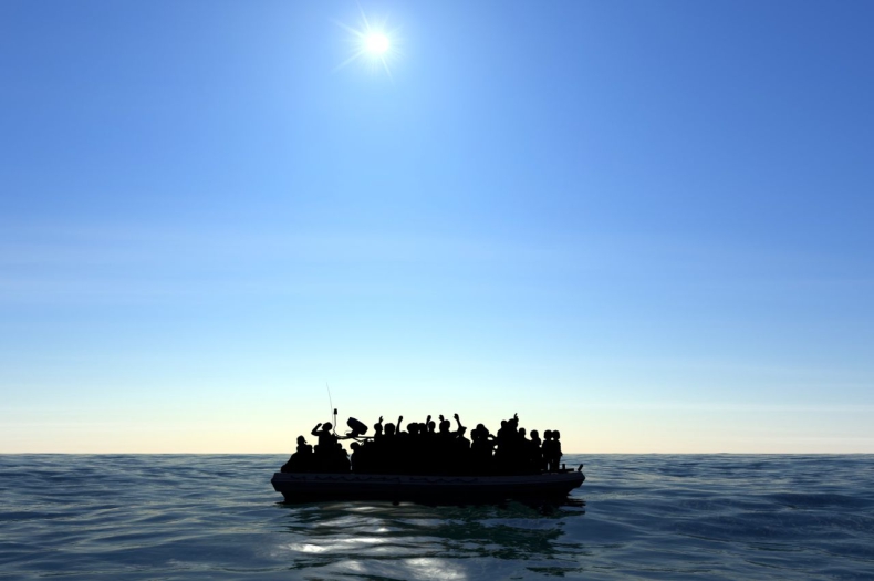 Co najmniej trzy ofiary wywrócenia się łodzi, 43 migrantów uratowano - GospodarkaMorska.pl