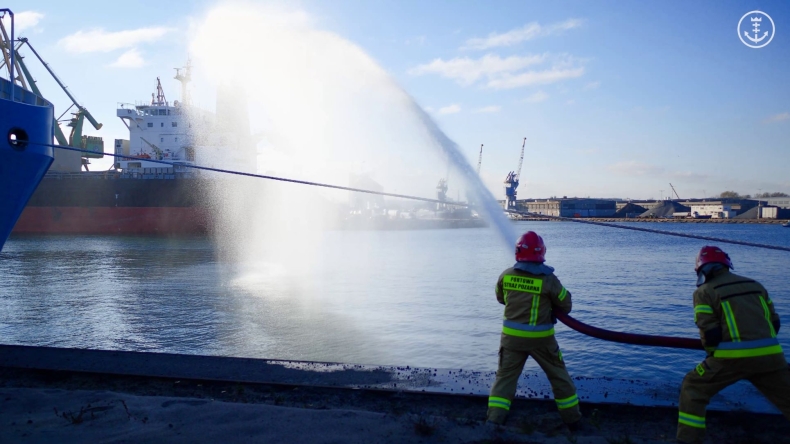 W Basenie Górniczym Portu Gdańsk ćwiczono reagowanie na zagrożenia hybrydowe [WIDEO] - GospodarkaMorska.pl