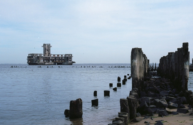 Gdynia. Policyjni płetwonurkowie wydobyli z morza ciało zaginionego nurka - GospodarkaMorska.pl