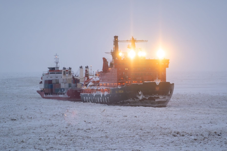 Rosyjska flota handlowa zagraża światowej żegludze, próbując omijać sankcje - GospodarkaMorska.pl