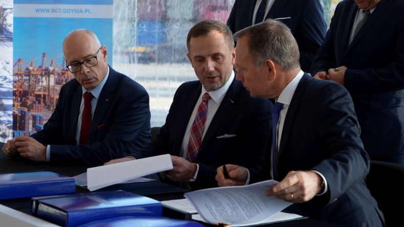 BCT zostaje w Porcie Gdynia na kolejne 30 lat. Umowa podpisana - GospodarkaMorska.pl