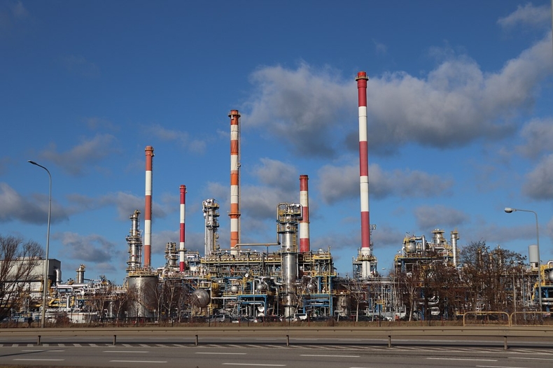 Morawiecki: fuzja Orlenu i Lotosu obniży koszty paliwa - GospodarkaMorska.pl