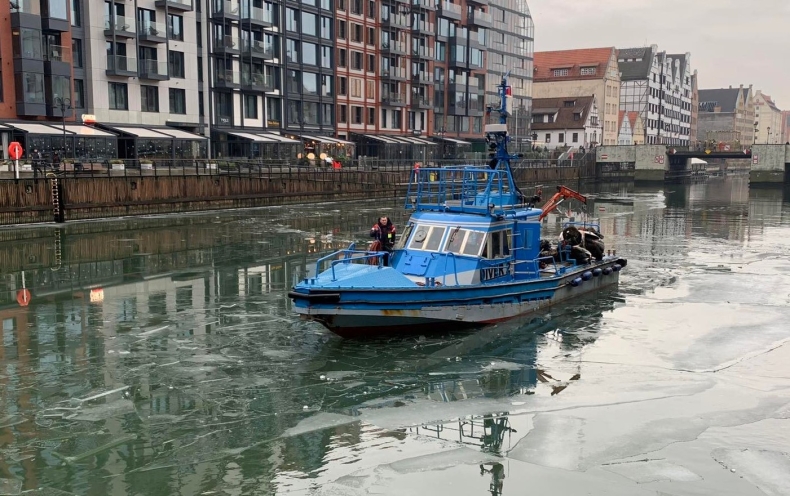 Motława oczyszczana ze śmieci [GALERIA] - GospodarkaMorska.pl