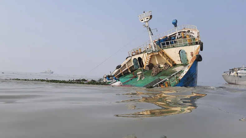 Bangladesz. Zatonął tankowiec, wyciekło paliwo - GospodarkaMorska.pl
