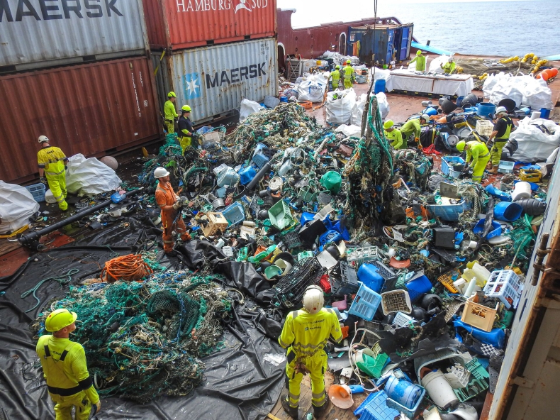 2 miliony kilogramów śmieci usunięte z wody! The Ocean Cleanup osiąga kamień milowy - GospodarkaMorska.pl