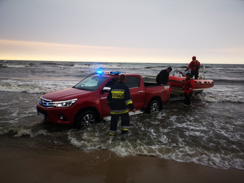 Ciało 51-letniego mężczyzny wyłowiono z morza w okolicach Jastrzębiej Góry - GospodarkaMorska.pl