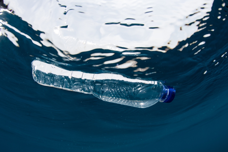 Ilość plastiku na dnie morskim potroiła się w ostatnich 20 latach - GospodarkaMorska.pl
