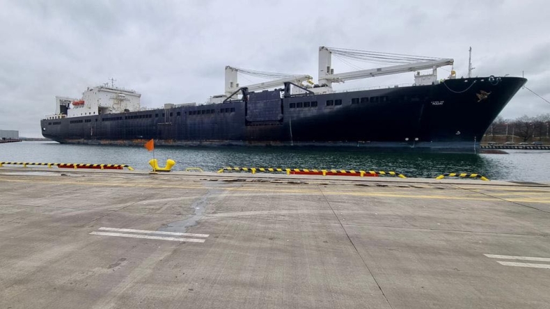 W Porcie Gdańsk załadowano ciężki sprzęt US Army [ZDJĘCIA] - GospodarkaMorska.pl