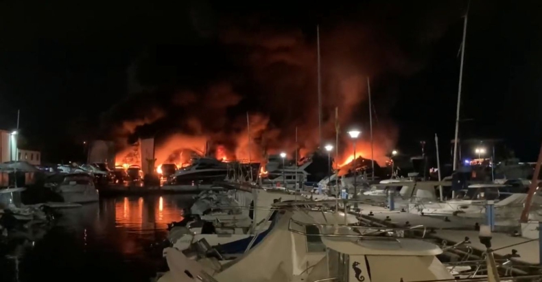 [WIDEO] Pożar w hiszpańskim kurorcie zniszczył 100 jachtów i łodzi - GospodarkaMorska.pl