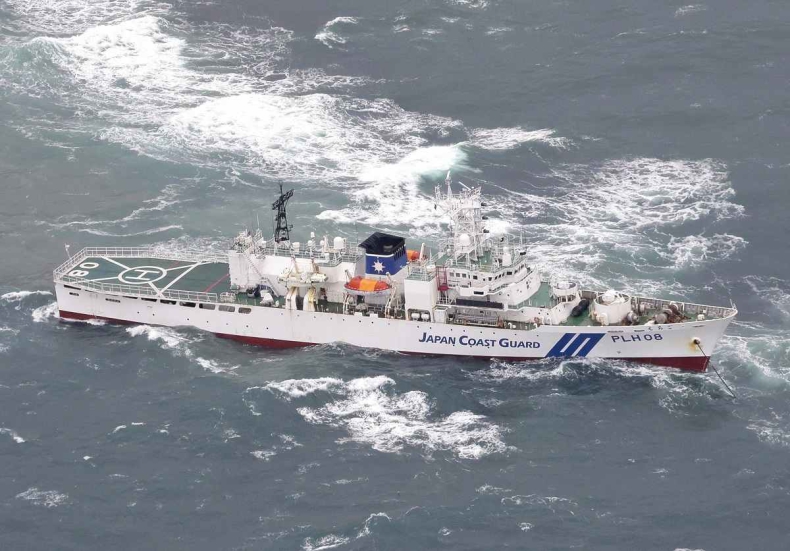 Japoński okręt patrolowy utknął na mieliźnie [WIDEO] - GospodarkaMorska.pl