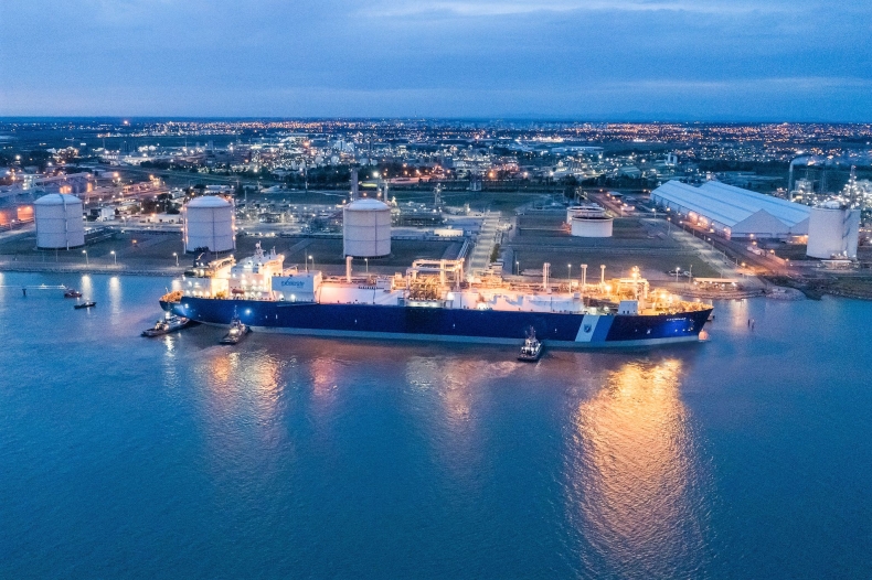 Finlandia uruchamia pływający terminal LNG. Czy gaz trafi również do Polski? - GospodarkaMorska.pl