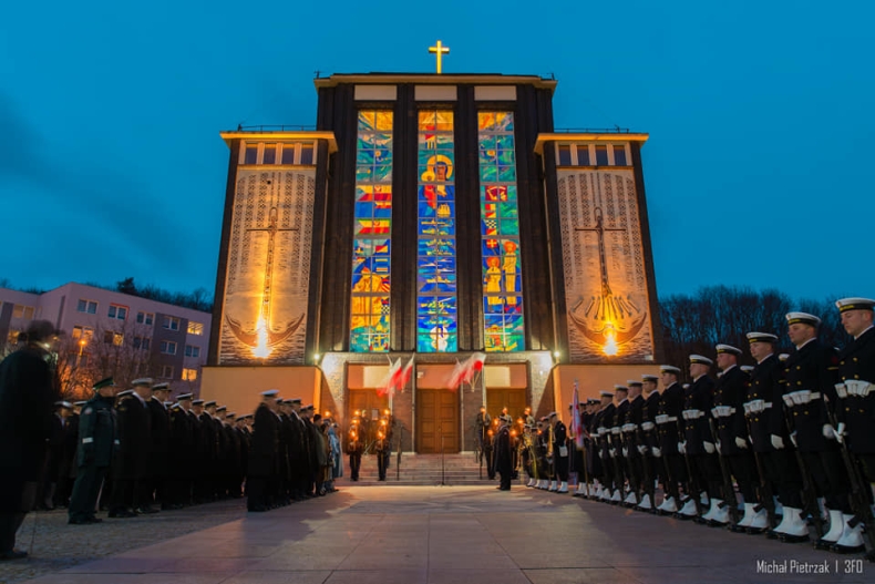 Marynarka Wojenna uczciła 160. rocznicę wybuchu powstania styczniowego - GospodarkaMorska.pl