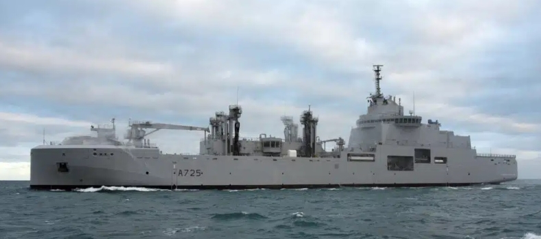 Nowy okręt zaopatrzeniowy francuskiej marynarki wojennej rozpoczyna próby morskie - GospodarkaMorska.pl