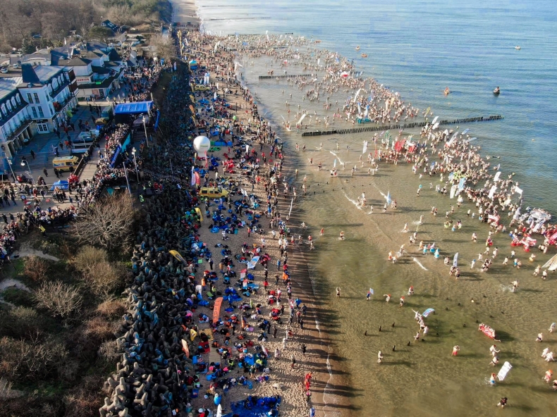 Osiem tys. osób zgłosiło się na międzynarodowy zlot morsów w Mielnie, w czwartek start imprezy - GospodarkaMorska.pl