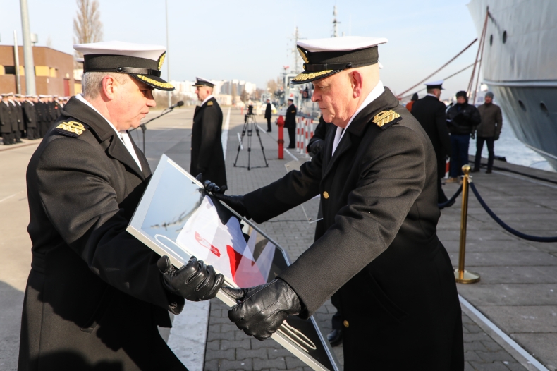 Przekazanie obowiązków dowódcy 8. Flotylli Obrony Wybrzeża [GALERIA] - GospodarkaMorska.pl