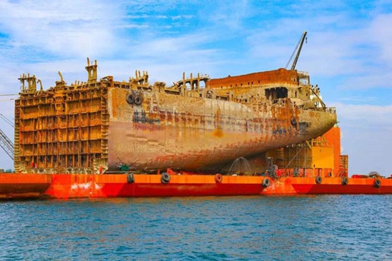 Wrak X-Press Pearl podniesiony z dna oceanu u wybrzeży Sri Lanki - GospodarkaMorska.pl