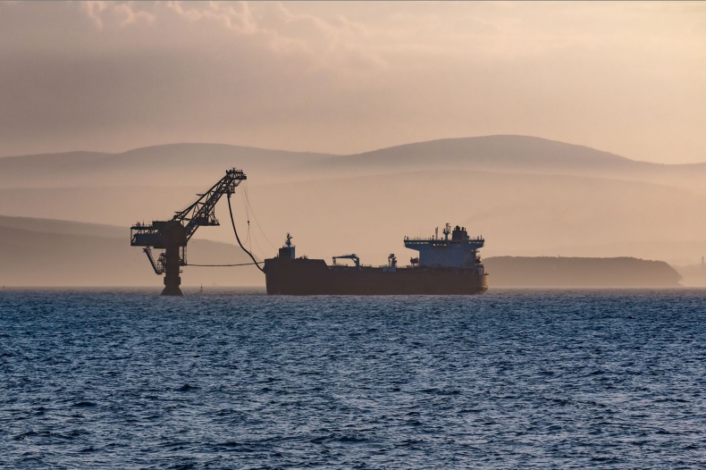 Ceny ropy w dół; inwestorzy skupiają się na innych ryzykach niż decyzja Rosji - GospodarkaMorska.pl
