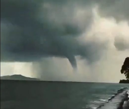 Cyklon Gabrielle uderzył w Nową Zelandię, wiatr wieje z prędkością ponad 160 kilometrów na godzinę - GospodarkaMorska.pl