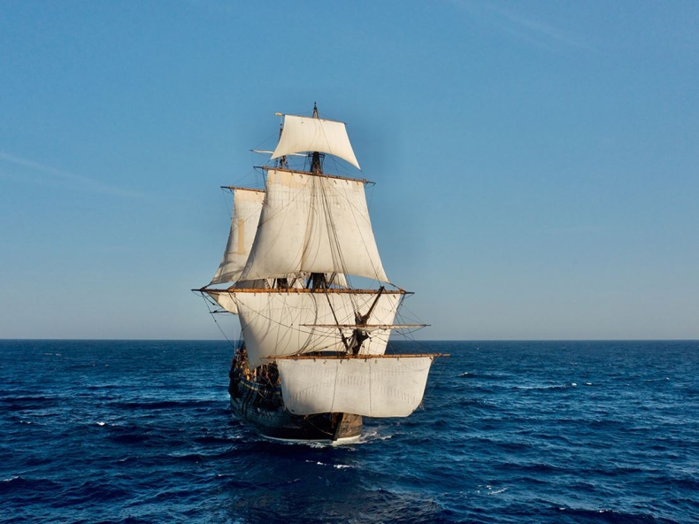 Największy na świecie drewniany żaglowiec wypływa w rejs po europejskich portach - GospodarkaMorska.pl