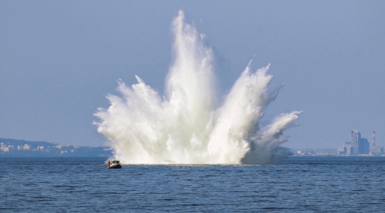 W środę ewakuacja w Baltic Hub. Będą neutralizować bomby lotnicze zalegające na dnie morza - GospodarkaMorska.pl