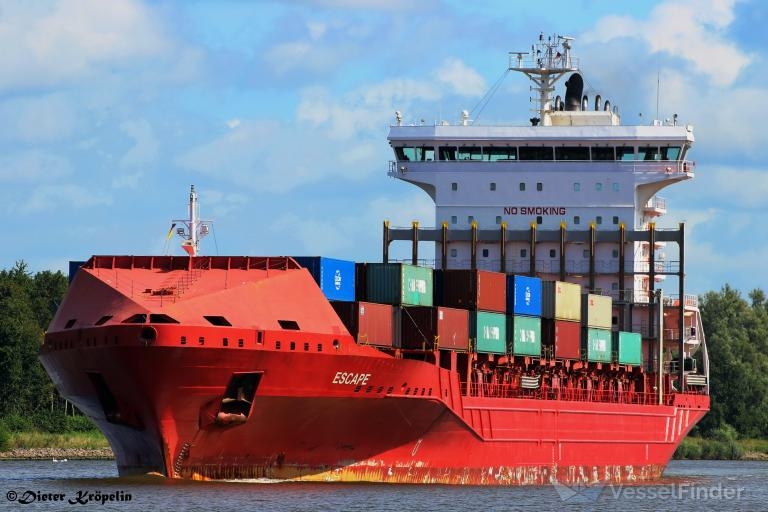 Nie ma zagrożenia dla środowiska w związku z pożarem statku na Bałtyku - GospodarkaMorska.pl